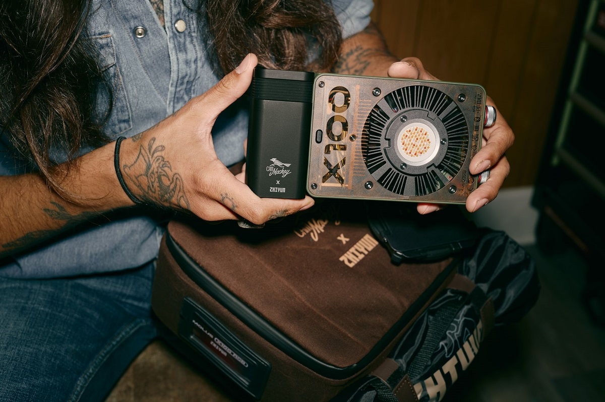 Born for Colour: Compact Yet Powerful Zhiyun Molus X100 RGB Light