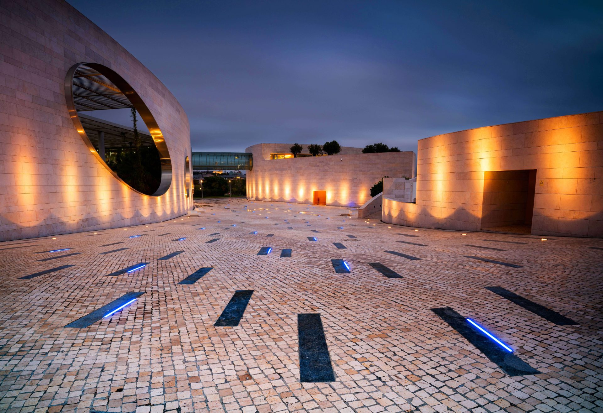 What is perspective in photography? How to create depth, use vanishing points and choose the right lens